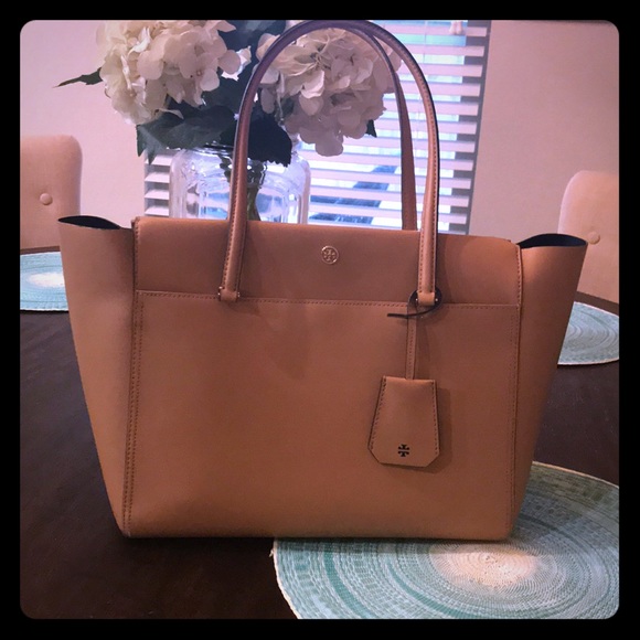 Tory Burch Handbags - Tory Burch Parker large tote
